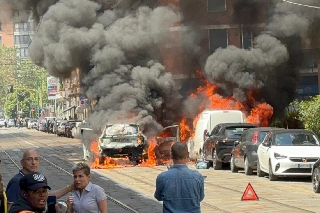 MilanoPost incendio auto elettrica